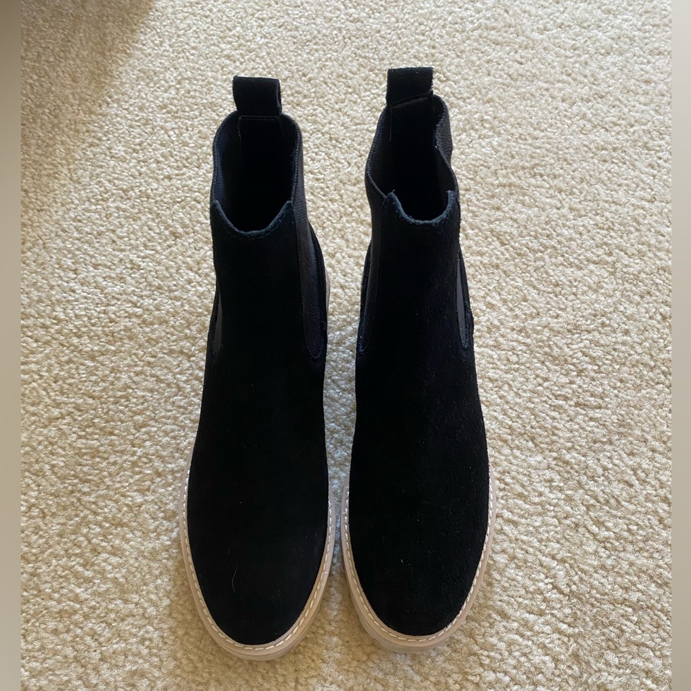 Dolce vita suede with rubber sole ankle boots size 7.5